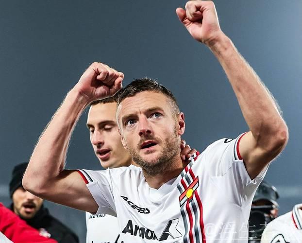 38岁瓦尔迪再现神勇:单刀破门+空门建功 荣膺MVP!意甲近6战斩4球 38岁瓦尔迪再现神勇:单刀破门+空门建功 荣膺MVP!意甲近6战斩4球